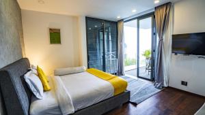 Biệt Thự Nhìn Ra Biển (Villa with Sea View)