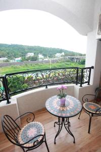 Phòng Deluxe Giường Đôi Có Ban Công (Deluxe Double Room with Balcony)