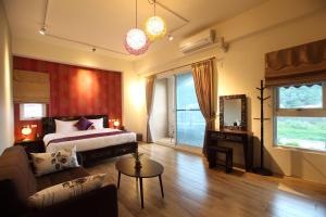Phòng Deluxe Giường Đôi Có Ban Công (Deluxe Double Room with Balcony)