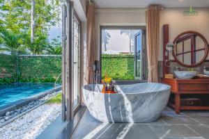 Biệt Thự 2 Phòng Ngủ Hướng Sông có Bể Bơi Riêng (2-Bedroom River View Villa with Private Pool)