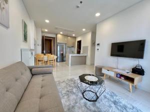 Căn Hộ Có Ban Công (Apartment with Balcony)