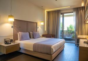 Superior One-Bedroom Suite with Balcony room in Saifi Suites