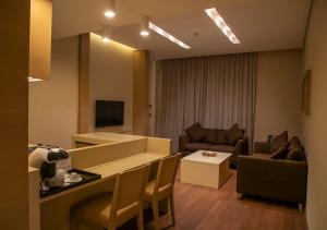 Business Suite room in Saifi Suites