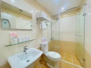 Phòng 4 Người Có Ban Công (Quadruple Room with Balcony)