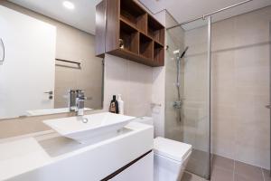 Căn Hộ 3 Phòng Ngủ (Three-Bedroom Apartment)