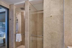 Premier, King Bed, Mid Floor