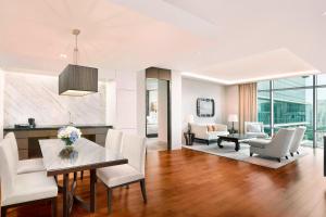 Legacy Suite, 2 Bedroom Suite, Bedroom 1: 1 King, Bedroom 2: 2 Double, City view, High floor (Legacy Suite, 2 Bedroom Suite, Bedroom 1: 1 King, Bedroom 2: 2 Double, City View, High Floor)