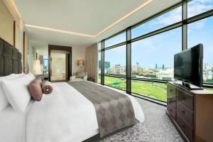 Caroline Astor Suite, 1 Bedroom Suite, 1 King, Golf course view, Corner room
