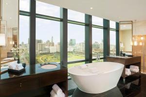 Royal Suite, 1 Bedroom Presidential Suite, 1 King, Golf course view, Skyline view, High floor