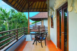 Phòng Giường Đôi Nhìn Ra Hồ Bơi (Double Room with Pool View)