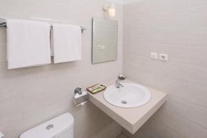 Phòng Deluxe Giường Đôi/2 Giường Đơn (Deluxe Double or Twin Room)