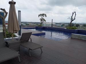 Studio Nhìn Ra Hồ Bơi (Studio with Pool View)