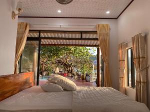 Phòng Gia Đình Nhìn Ra Biển (Family Room with Sea View)