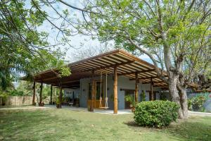 Biệt Thự Gia Đình có Lối Vào Bể Bơi (Family Villa with Pool Access)