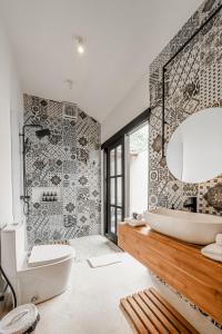 Biệt Thự Có Hồ Bơi Riêng (Villa with Private Pool)