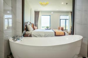 Phòng Deluxe Giường Đôi Có Bồn Tắm (Deluxe Double Room with Bath)