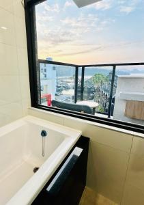 Phòng Giường Đôi Nhìn Ra Cảnh Thành Phố (Double Room with City View)
