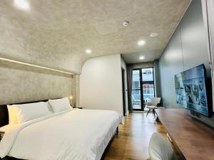 Phòng Giường Đôi Nhìn Ra Cảnh Thành Phố (Double Room with City View)