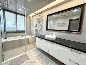 Phòng 4 Người Có Bồn Tắm (Quadruple Room with Bath)