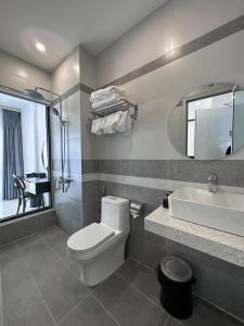 Phòng Deluxe Có 2 Giường Cỡ Queen (Deluxe Queen Room with Two Queen Beds)