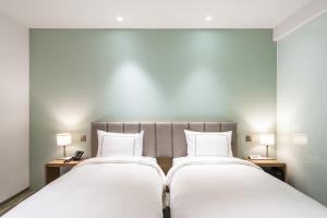 Phòng Hai Giường Đơn Tiêu Chuẩn không có Cửa Sổ (Standard Twin Room without Window)