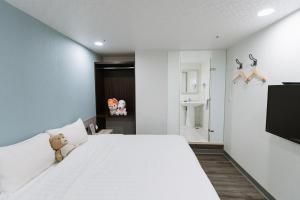 Phòng Deluxe Giường Đôi Không Có Cửa Sổ (Deluxe Double Room without Window )