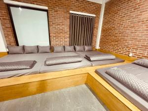 Phòng Ngủ Tập Thể Cho Cả Nam Và Nữ (Mixed Dormitory Room)