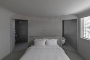 Phòng Tiêu Chuẩn Giường Đôi Lớn (Standard Queen Room)