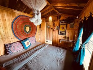 Phòng Giường Đôi Nhìn Ra Núi (Double Room with Mountain View)