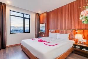 Phòng Giường Đôi Nhìn Ra Núi (Double Room with Mountain View)