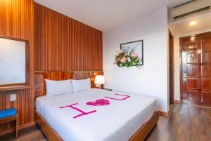 Phòng Giường Đôi Nhìn Ra Núi (Double Room with Mountain View)