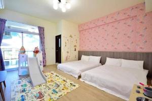 Phòng gia đình với phòng tắm riêng. (Family Room with Private Bathroom)