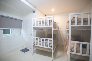 Phòng 4 người có phòng tắm riêng (Quadruple Room with Private Bathroom)