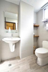 Phòng 4 Người Có Vòi Sen (Quadruple Room with Shower)