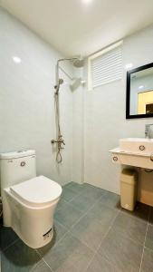 Phòng ngủ Tập thể 8 Giường cho cả Nam và Nữ (8-Bed Mixed Dormitory Room)