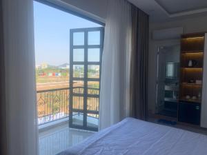 Phòng Có Giường Cỡ King Với Ban Công (King Room with Balcony)