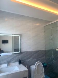 Phòng Giường Đôi Nhìn Ra Núi (Double Room with Mountain View)