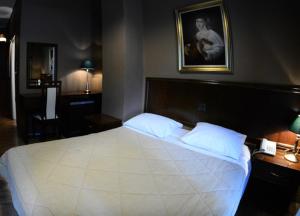 Single Room room in Nicola Hotel