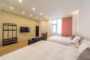 Phòng 4 Người Có Vòi Sen (Quadruple Room with Shower)