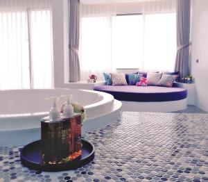 Phòng Deluxe Hướng biển Có ban công (Deluxe Sea View Balcony Room)