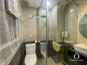 Căn Hộ Nhỏ Hướng Thành Phố Có Ban Công (City View Studio with Balcony)