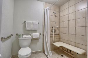 Quadruple Room - Disability Access - Non-Smoking room in Motel 6 San Francisco Downtown