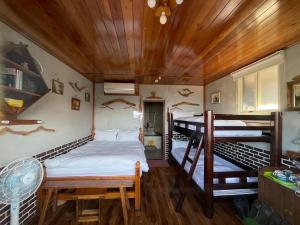 Phòng Gia Đình Nhìn Ra Biển (Family Room with Sea View)