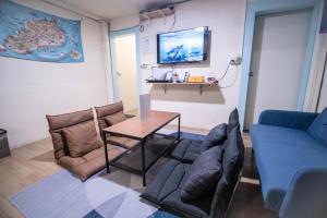 Phòng Đơn Với Phòng Tắm Chung (Single Room with Shared Bathroom)