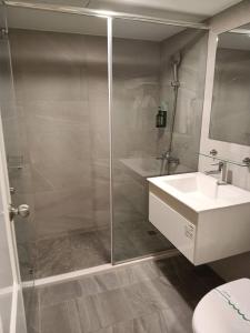 Phòng giường đôi không có cửa sổ (Double Room without Window)