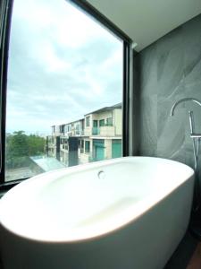 Phòng 4 Người Có Bồn Tắm (Quadruple Room with Bath)