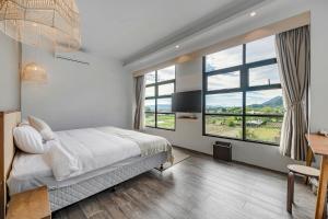 Mountain View King Room - Pet Friendly