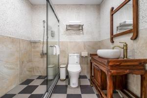Mountain View King Room - Pet Friendly