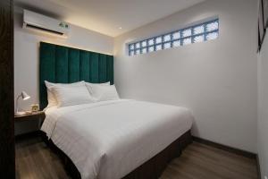 One Bedroom Junior City View with Balcony, Private Kitchen & Bathtub