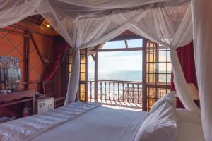 Phòng Deluxe hướng biển giường đôi (Deluxe Double Room with Sea View)